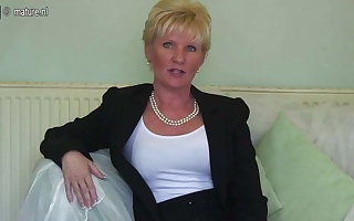 Classy mature lady feeling naughty