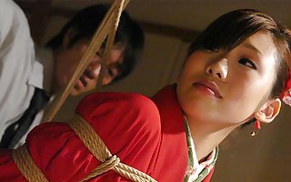 Azusa Uemura got tied up before having a left alone threesome