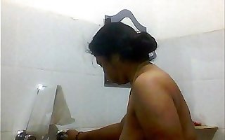 Indian Bengali Aunty Mili bathing Full video Accouterment 2